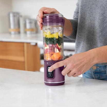 Ninja Blast Blender portable, 530 ml, couvercle résistant aux fuites et bec verseur, mini blender sans fil puissant, rechargeable, smoothies, shakes, mixe fruits et glaçons, violet, BC151EUPR